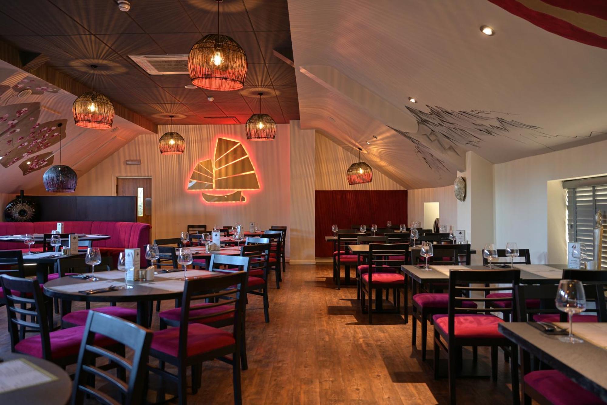 Rooms At The Dressers Arms ชอร์เลย์ ภายนอก รูปภาพ