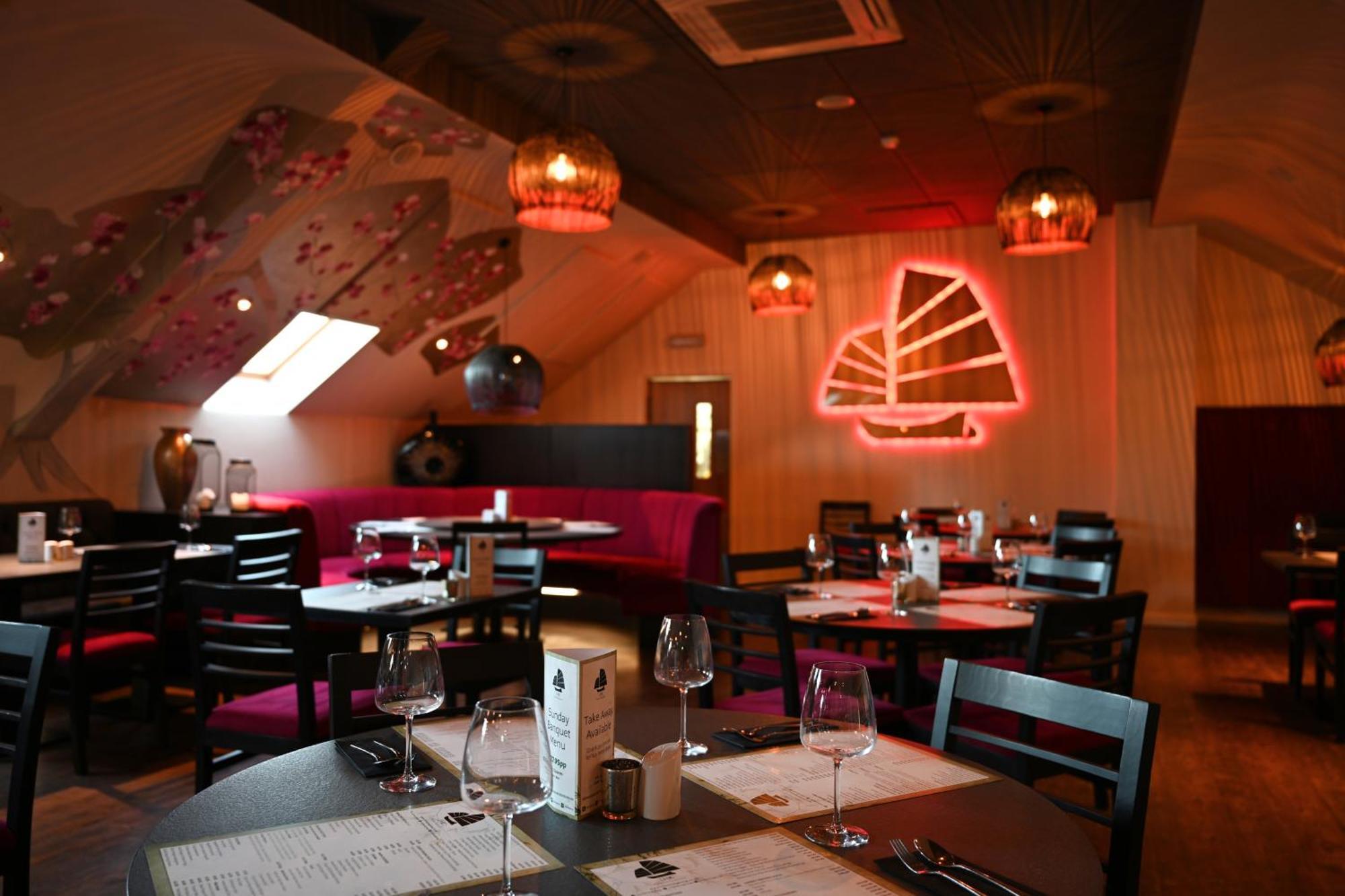 Rooms At The Dressers Arms ชอร์เลย์ ภายนอก รูปภาพ
