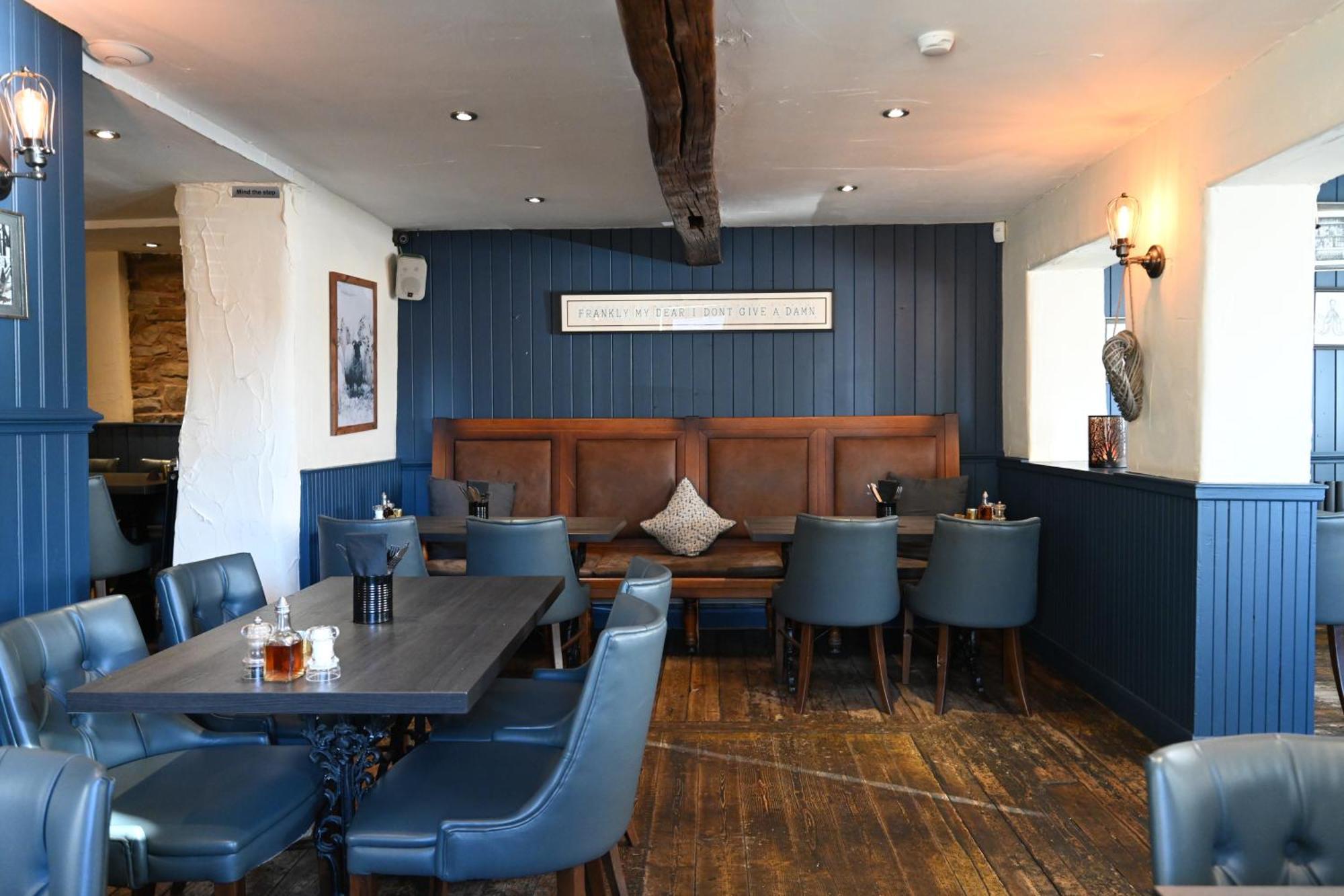 Rooms At The Dressers Arms ชอร์เลย์ ภายนอก รูปภาพ