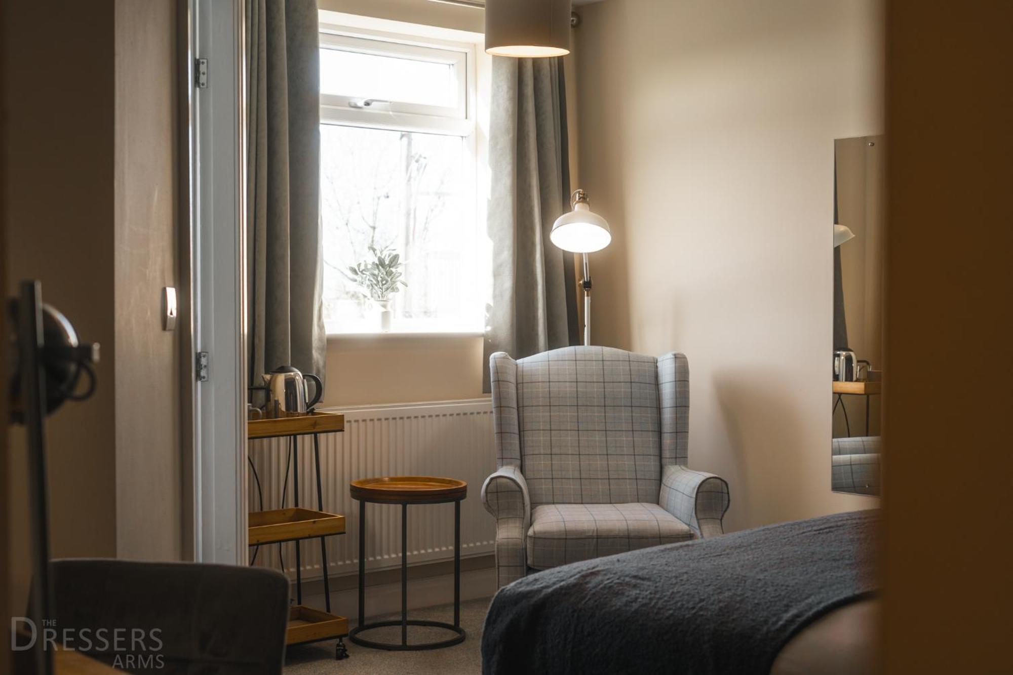 Rooms At The Dressers Arms ชอร์เลย์ ภายนอก รูปภาพ