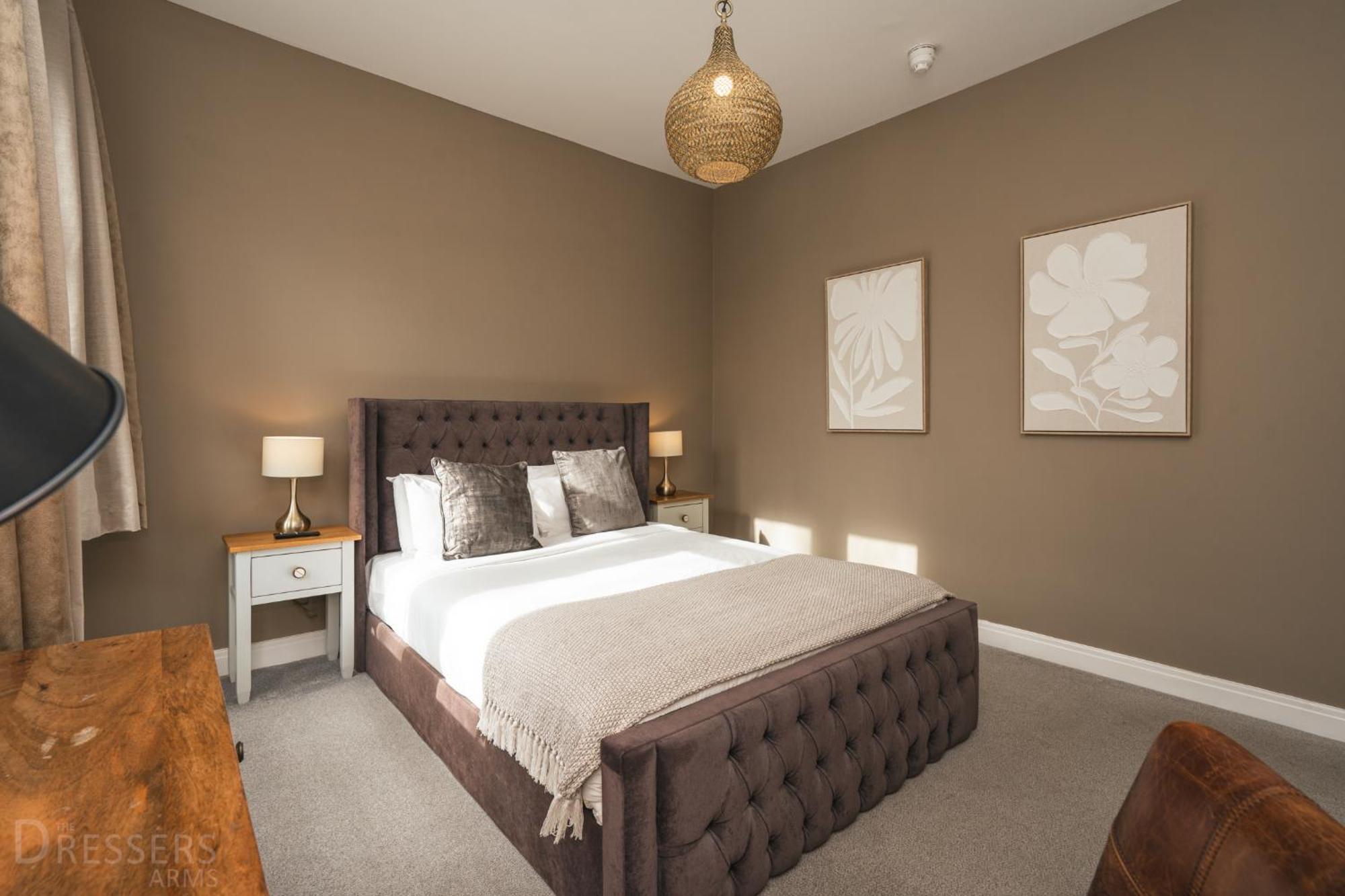 Rooms At The Dressers Arms ชอร์เลย์ ภายนอก รูปภาพ