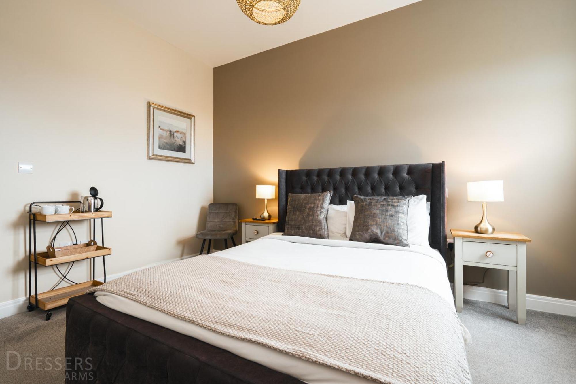 Rooms At The Dressers Arms ชอร์เลย์ ภายนอก รูปภาพ