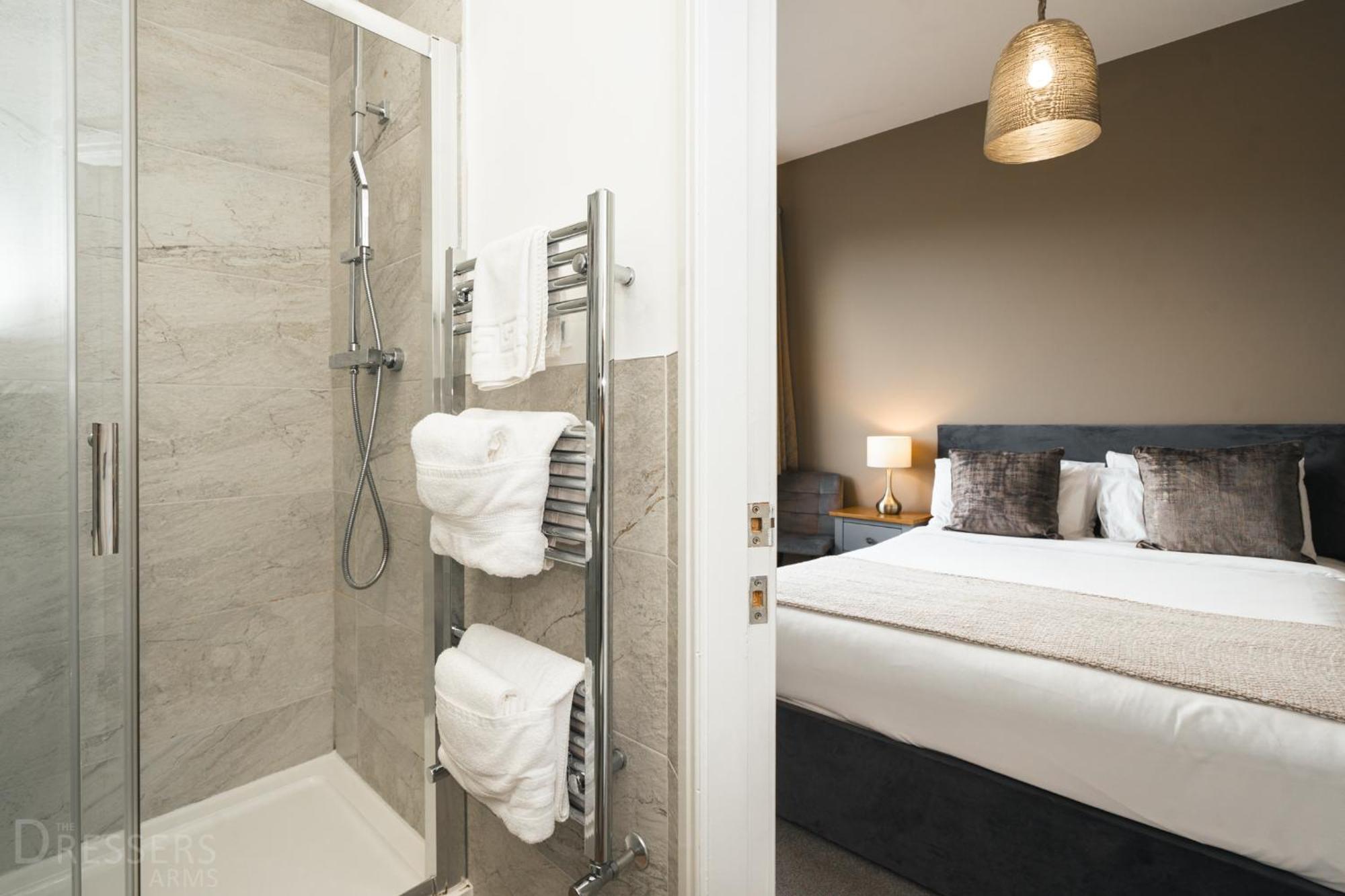 Rooms At The Dressers Arms ชอร์เลย์ ภายนอก รูปภาพ