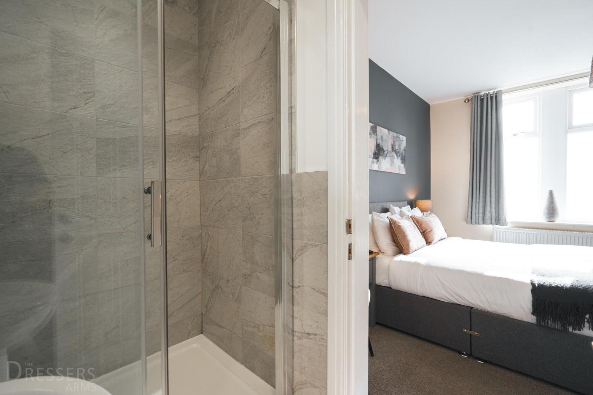 Rooms At The Dressers Arms ชอร์เลย์ ภายนอก รูปภาพ