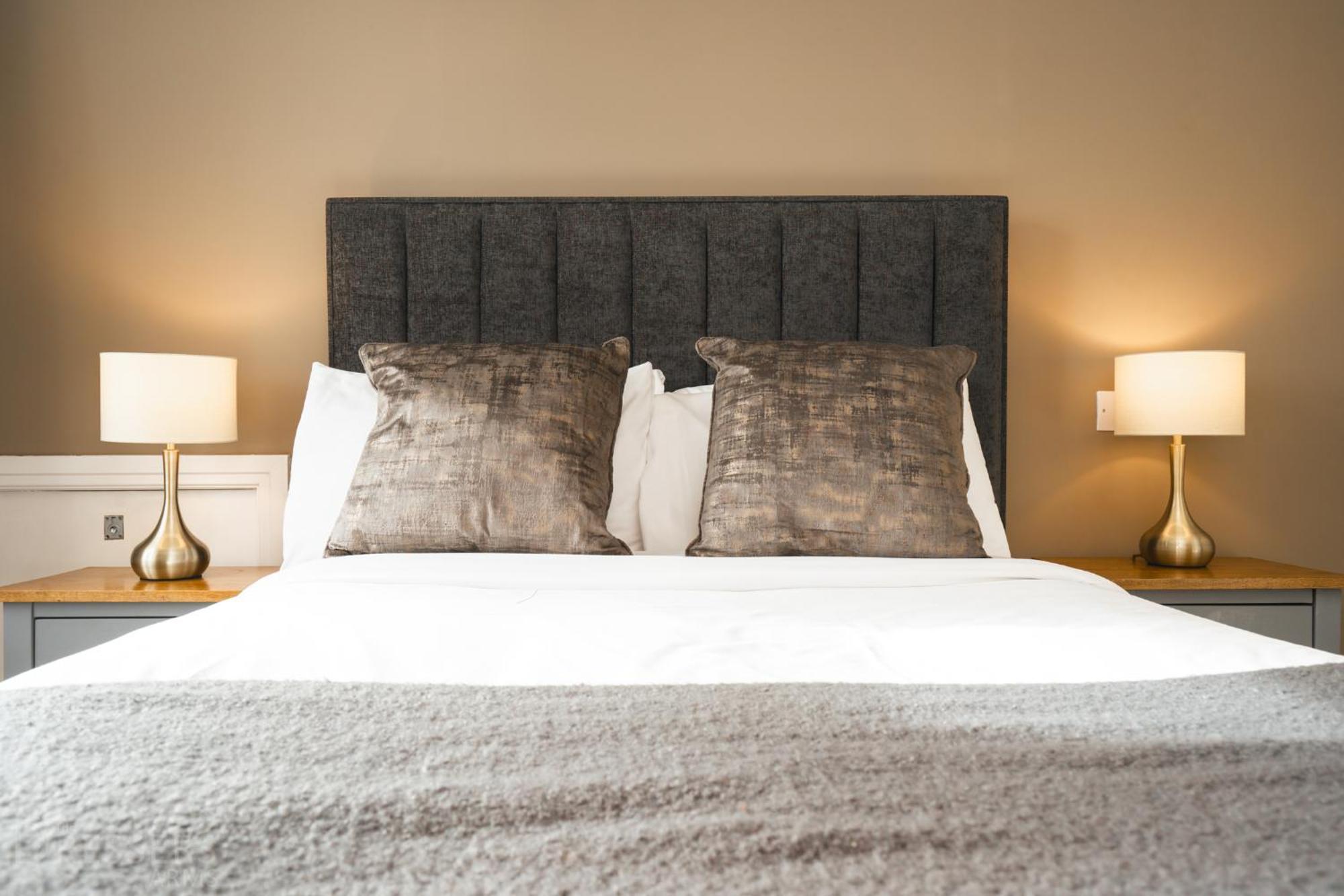 Rooms At The Dressers Arms ชอร์เลย์ ภายนอก รูปภาพ